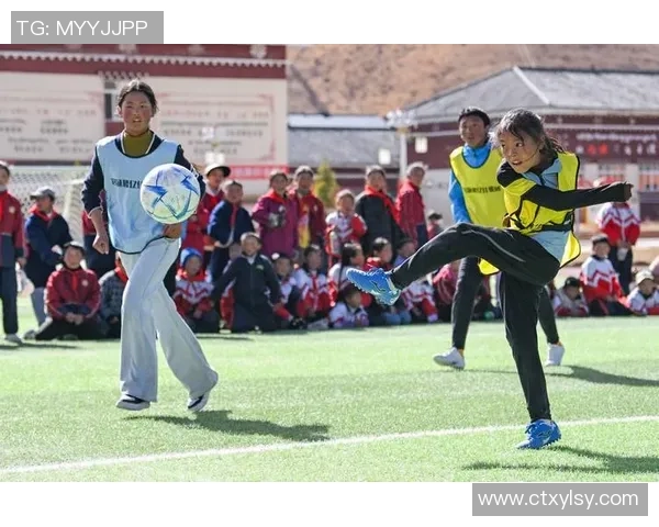 雪中奔跑的足球明星们在寒冷天气中坚持锻炼展现不屈精神